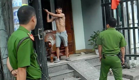 Ke ngao da o TP.HCM chem 3 canh sat bi thuong hinh anh