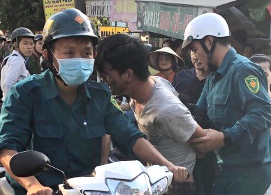 Truong chi huy quan su phuong o TP.HCM quat nga ke giat day chuyen hinh anh
