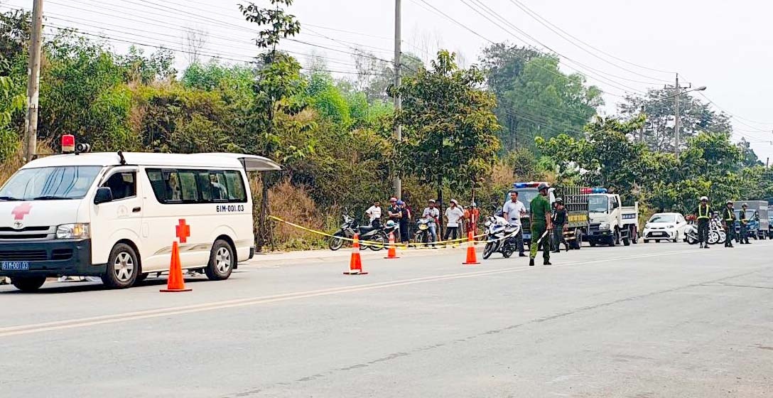 hai me con bi xe bon can chet anh 1