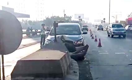 Oto 'che doi' sau cu tong vao tram thu phi hinh anh