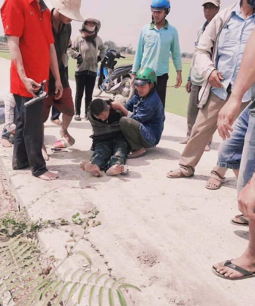 bat nghi can co thu bang sung anh 1