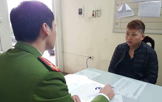 Tai xe cuop iPhone XS cua khach ngoai quoc hinh anh