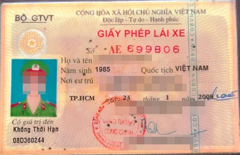 Dung giay to gia cong an 'giai cuu' xe vi pham giao thong o TP.HCM hinh anh