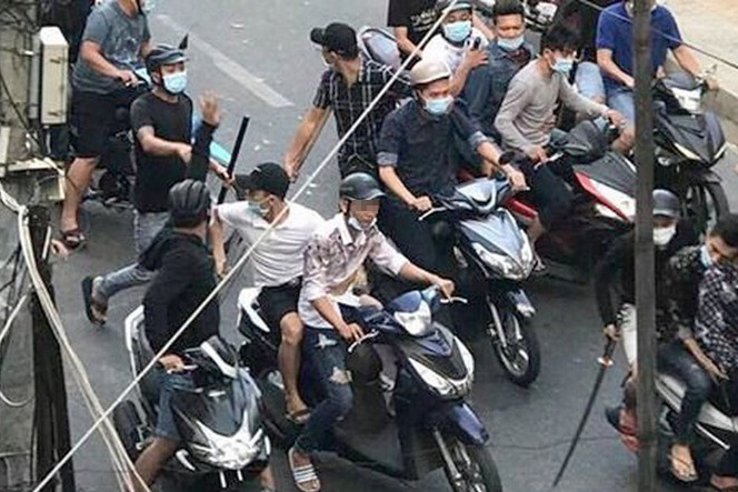 Ke cam dau 200 con do ao cam 'dai nao' quan nhau o TP.HCM sa luoi hinh anh