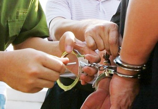 Tam giu nghi can dam o be gai 9 tuoi hinh anh