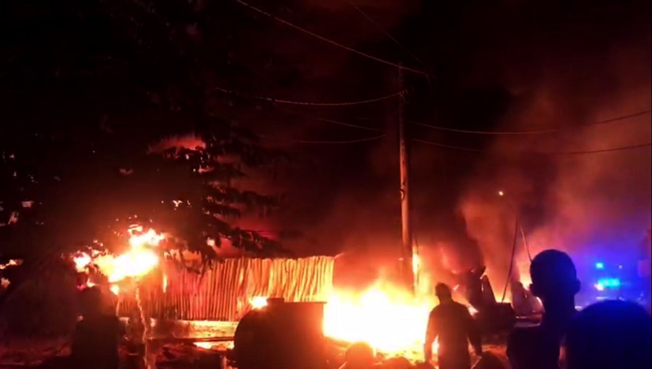 Chay kho phe lieu rong 2.000 m2 hinh anh