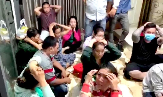 Pha song bac o TP.HCM, thu giu 2 khau sung hinh anh