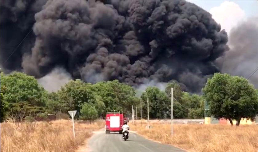 Chay bai chua lop oto rong 3.000 m2 hinh anh