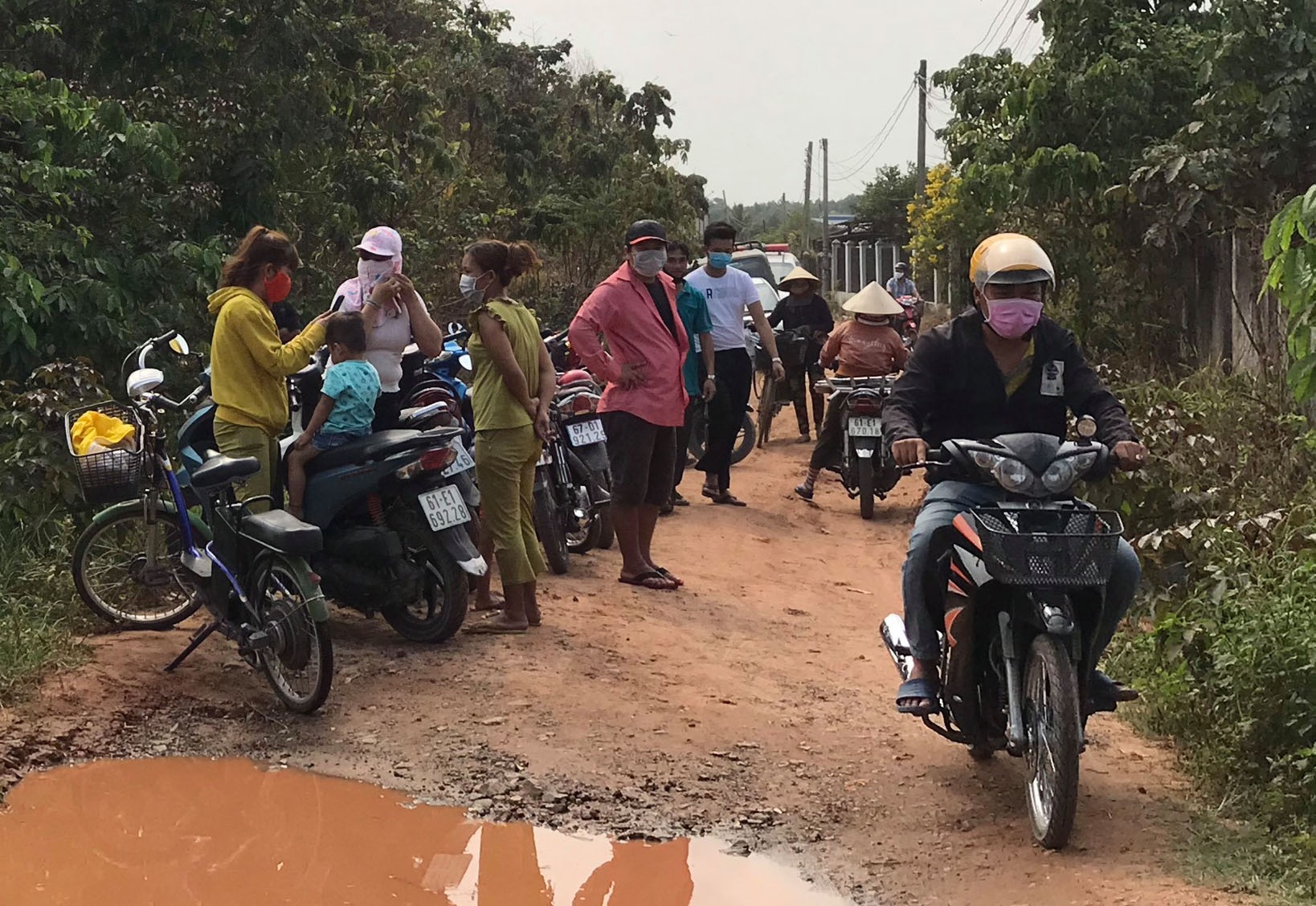 người đàn ông chết trong bụi rậm ảnh 1 nguoi dan ong chet trong bui ram anh 1