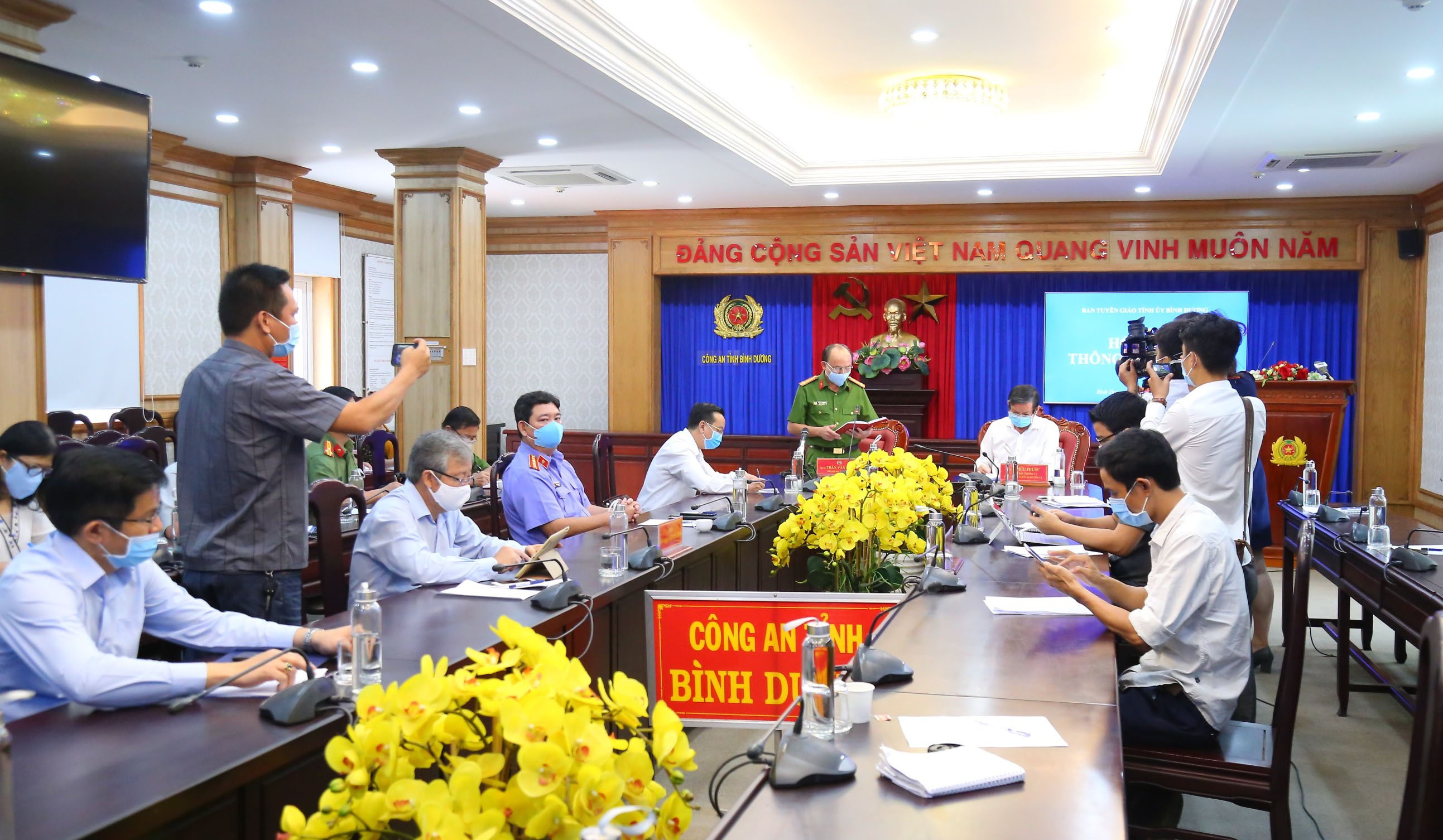 bat lanh dao cong ty 3-2 anh 2