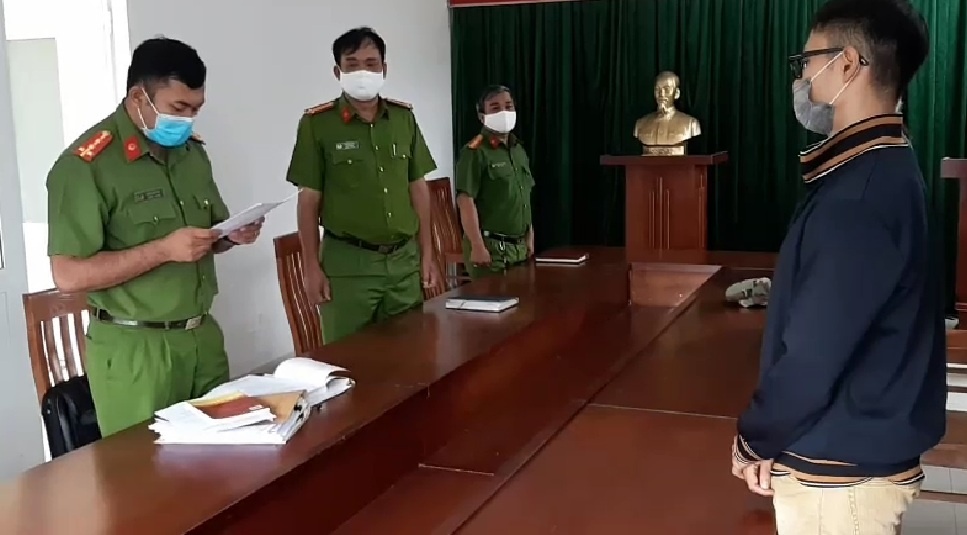 thanh niên chống người thi hành công vụ ảnh 1 thanh nien chong nguoi thi hanh cong vu anh 1