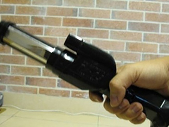 Ten cuop chich dien vao nu nhan vien ban xang o TP.HCM hinh anh