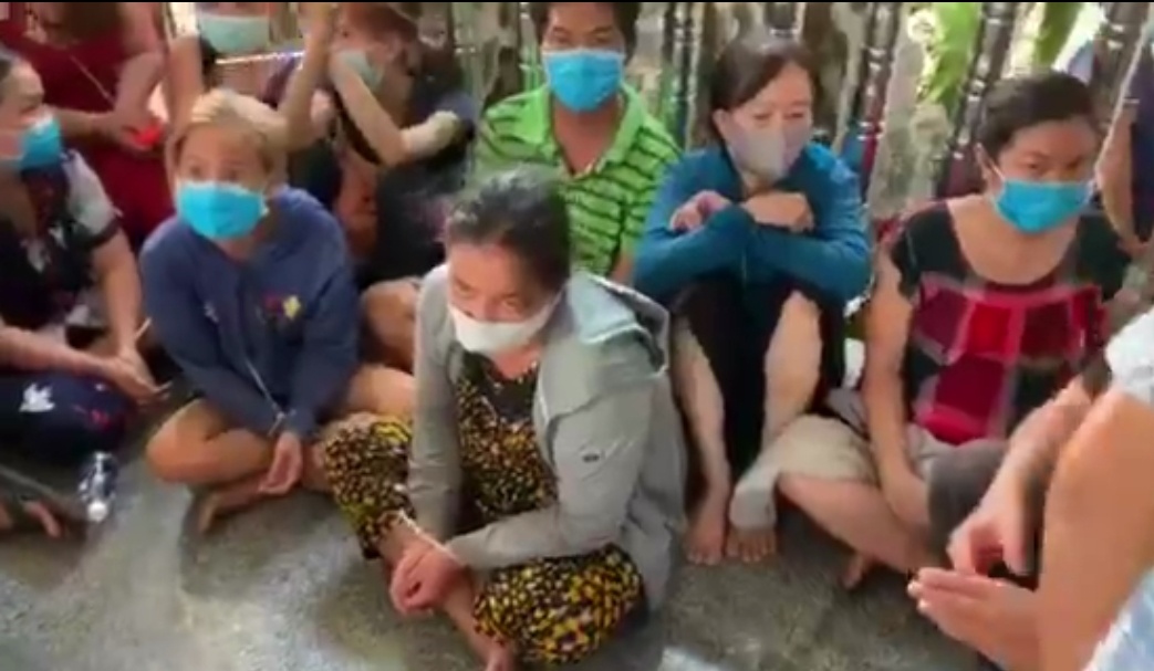 Hang chuc nguoi sat phat nhau giua nghia trang o TP.HCM hinh anh