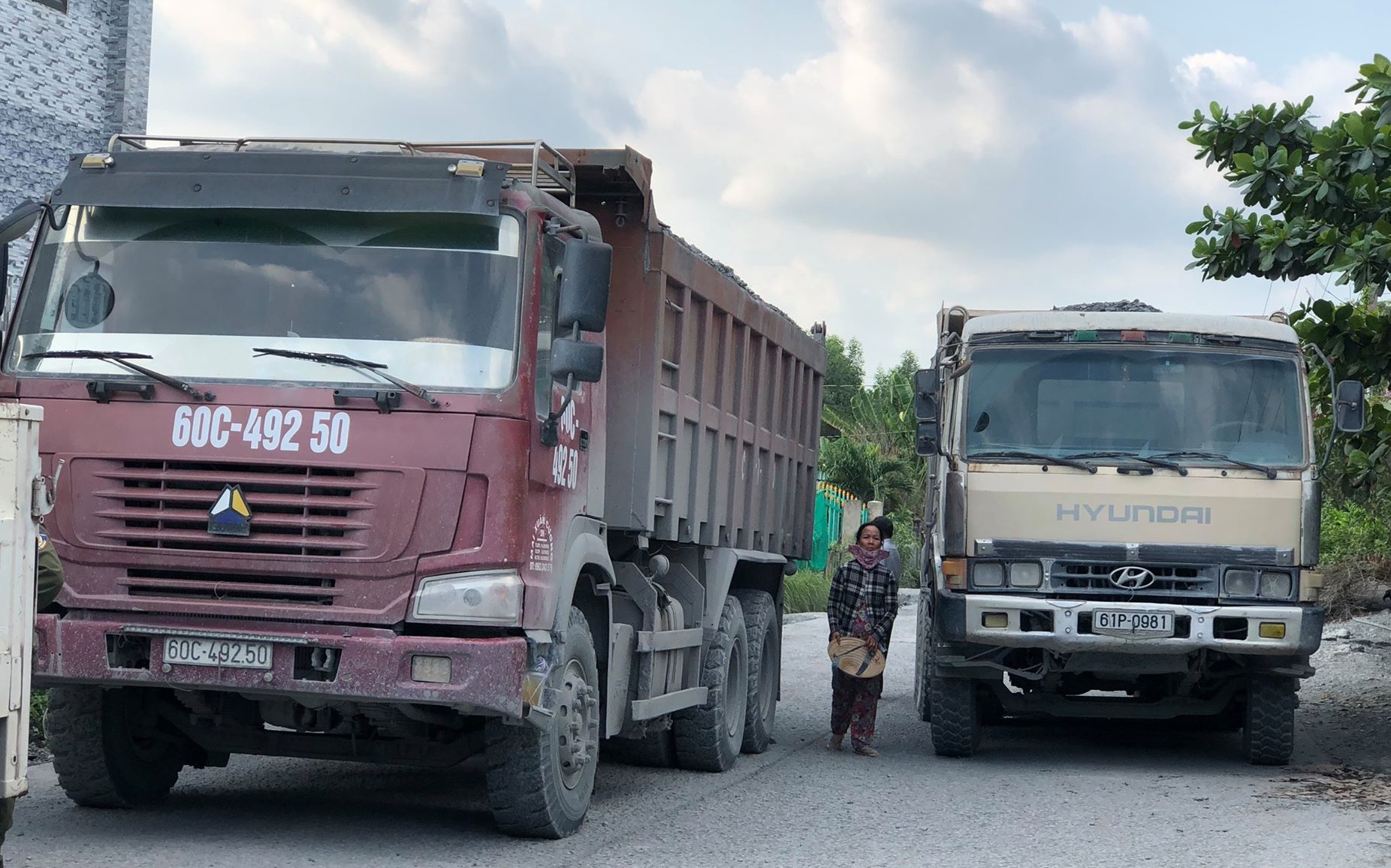 Nhom tai xe xe ben chong doi canh sat giao thong hinh anh