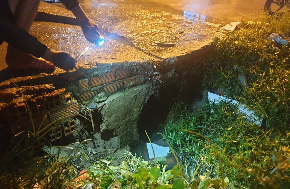 Bi nuoc cuon xuong cong, be trai 4 tuoi tu vong hinh anh