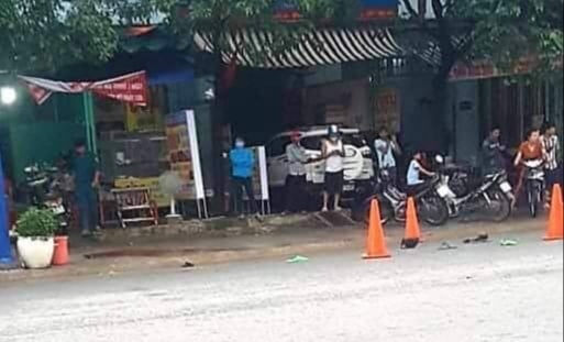 2 cong nhan bi truy sat anh 1