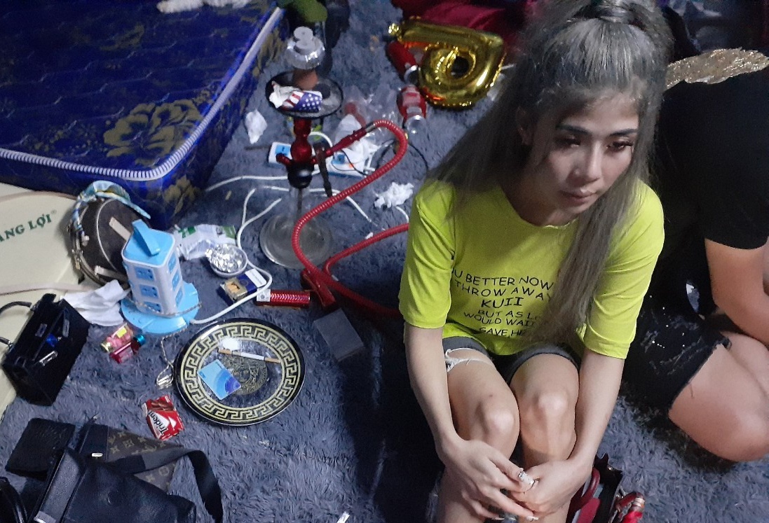 Co gai bo gan 35 trieu mua ma tuy mo tiec sinh nhat hinh anh