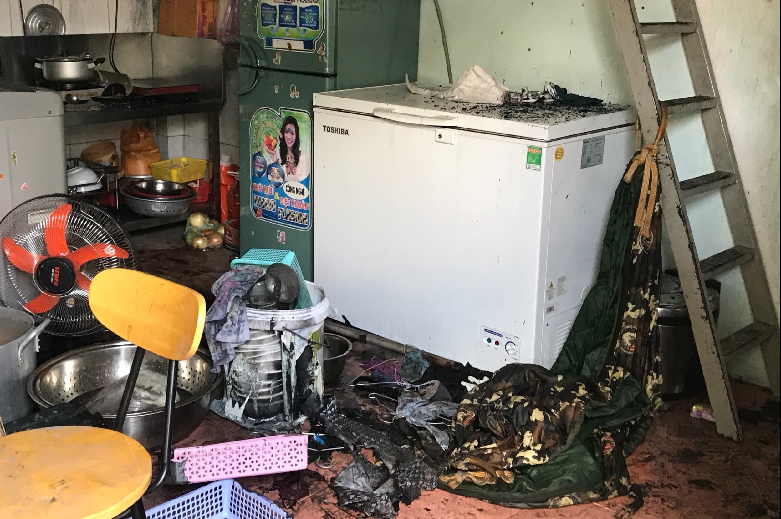 Hien truong vu chay nha tro o TP.HCM khien 2 cha con tu vong hinh anh