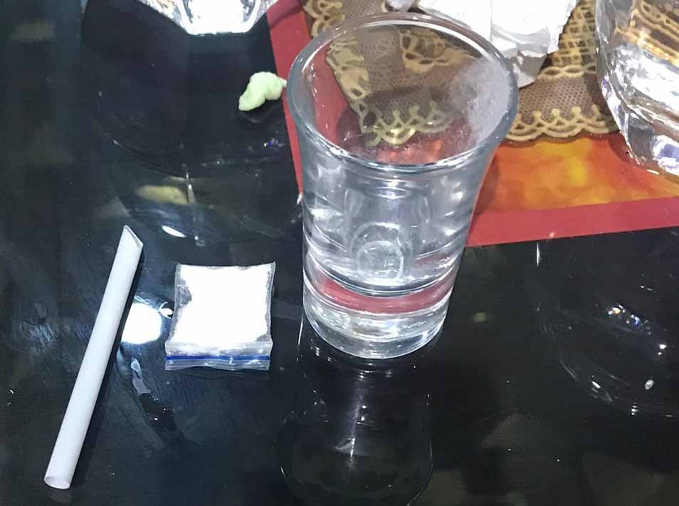 bat ma tuy trong nha hang anh 2