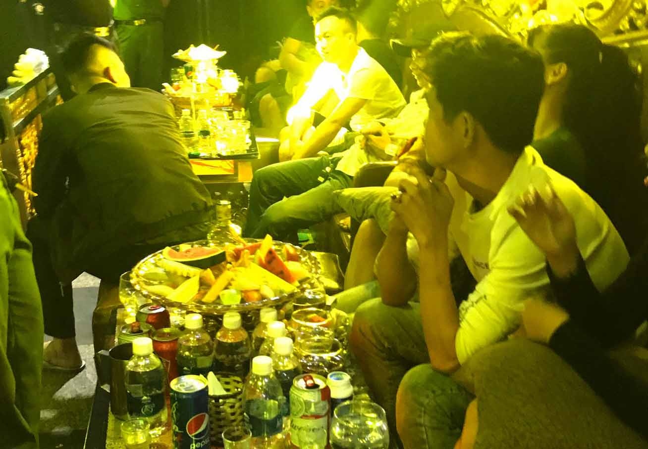 44 nguoi duong tinh ma tuy trong nha hang o TP.HCM hinh anh