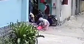 con trai bao hanh cha me o tphcm anh 1