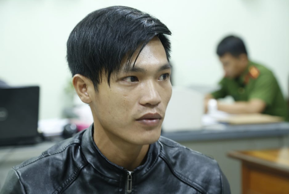 2 nguoi bi dam vi tieng loa keo keo hinh anh