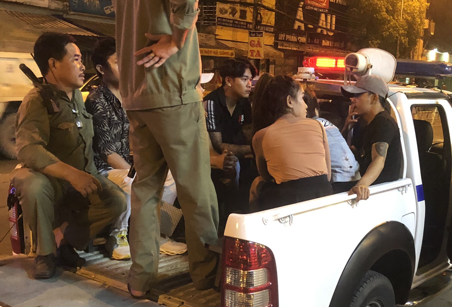 Dot kich quan bar co 42 nguoi duong tinh voi ma tuy hinh anh