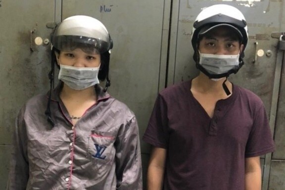 Bat nhom cuop cua hang tien loi o TP.HCM hinh anh