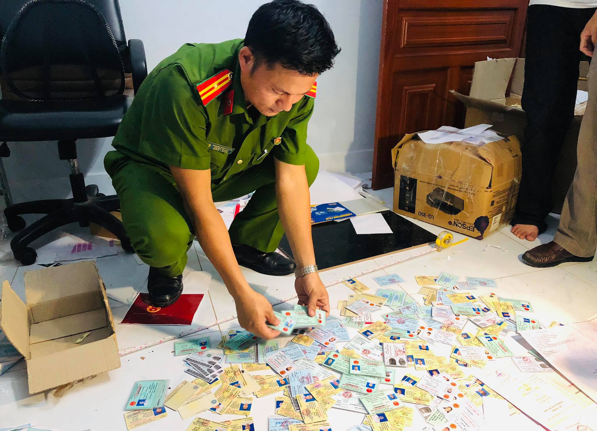 Bo Cong an pha duong day lam giay to gia hinh anh