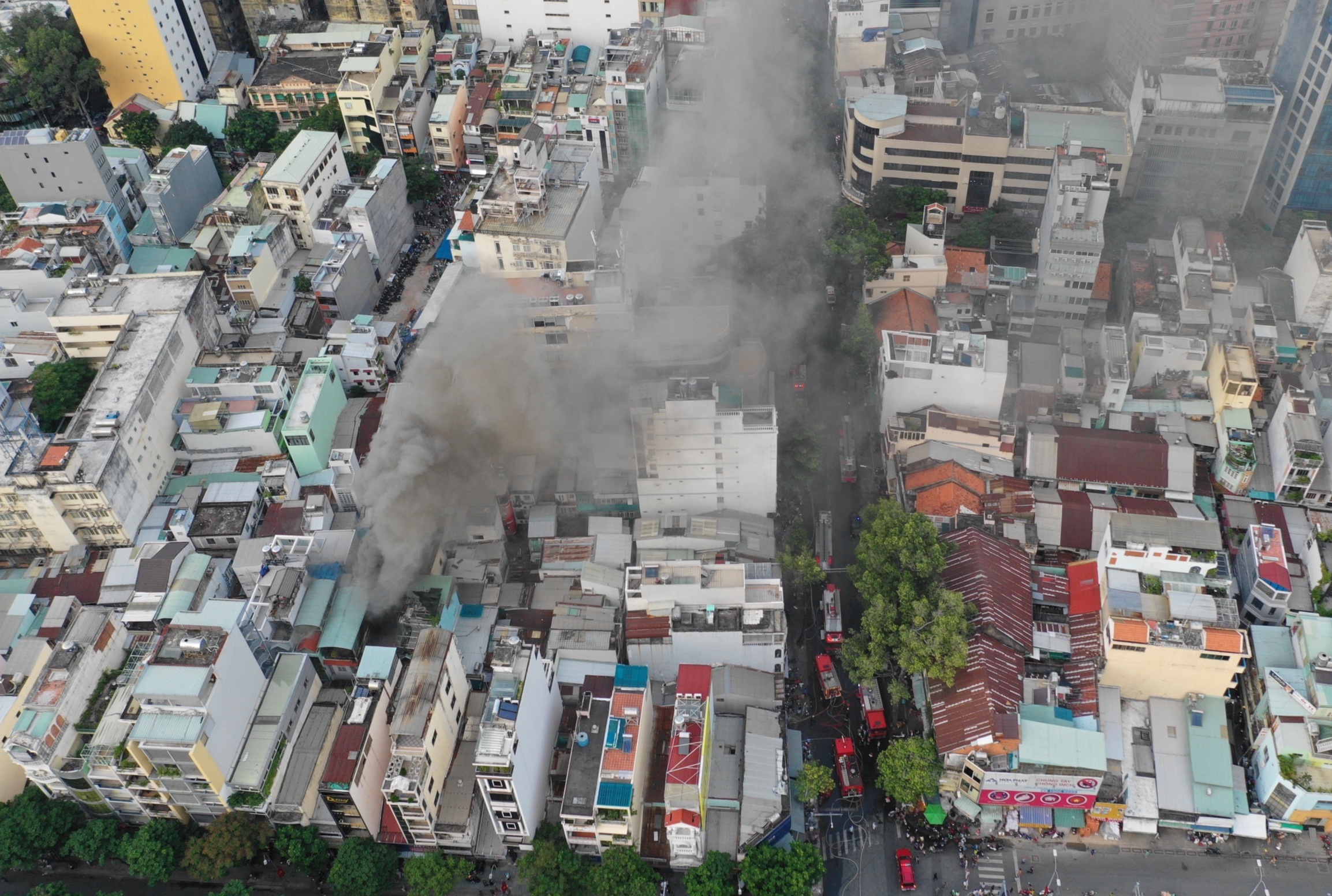 Chay lon o quan 1 hinh anh