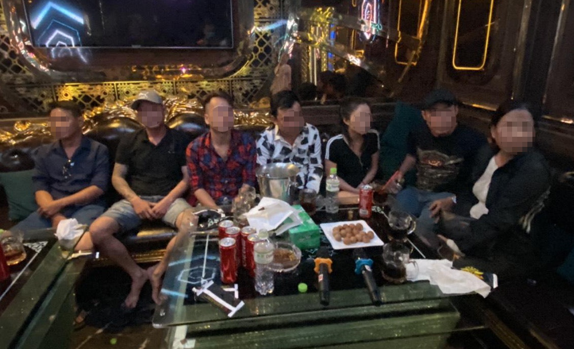 phê ma túy trong quán karaoke ảnh 1 phe ma tuy trong quan karaoke anh 1