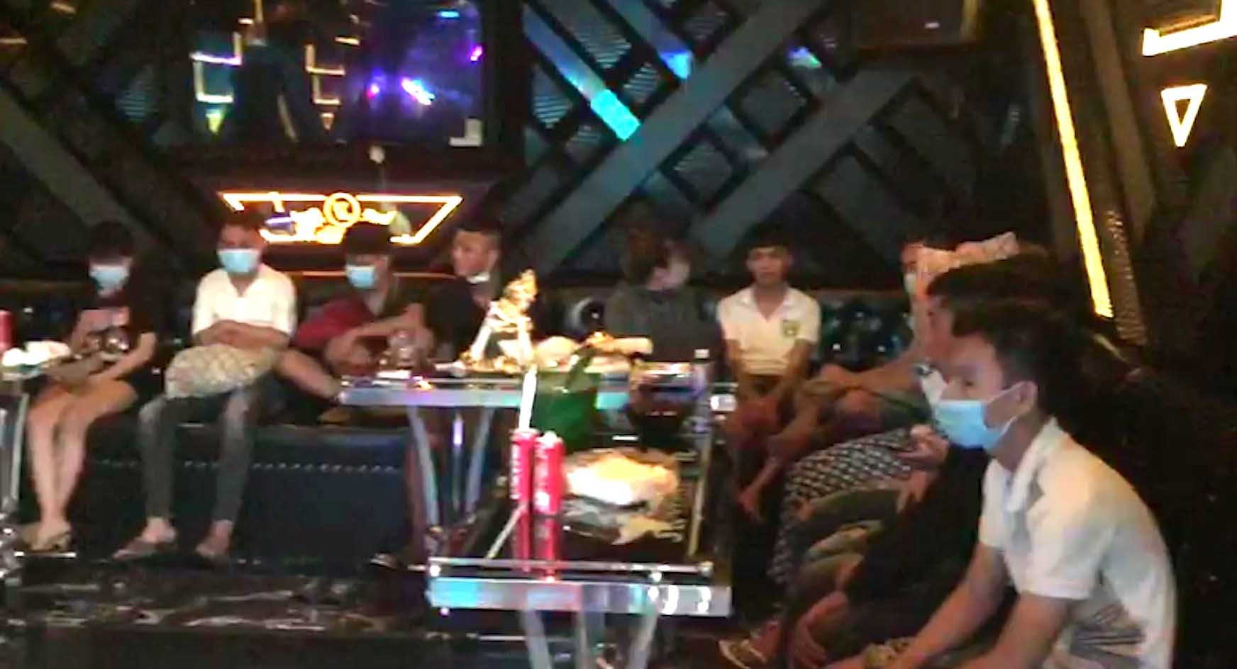 phê ma túy trong phòng thu âm ảnh 1 phe ma tuy trong phong thu am anh 1
