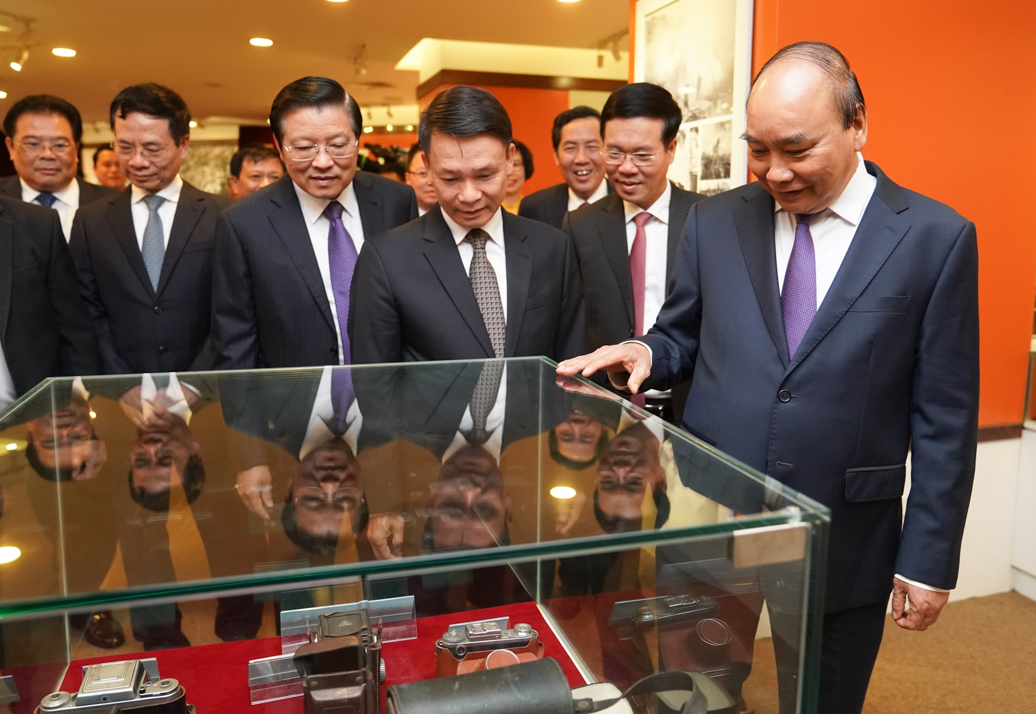 Viet tiep 'bien nien su' bao chi ve dan toc Viet Nam hinh anh