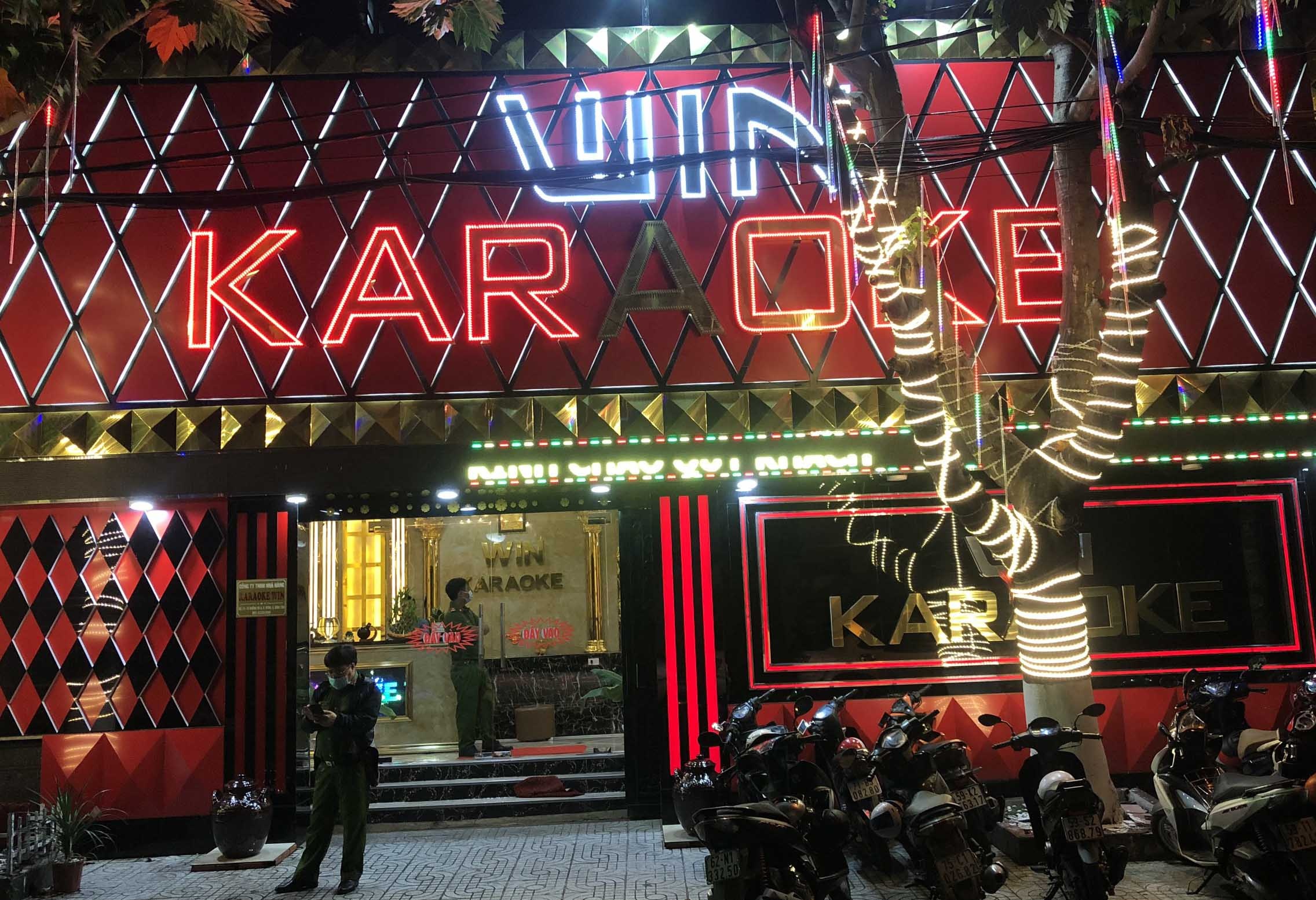 Hon 30 nguoi duong tinh ma tuy tai quan karaoke hinh anh