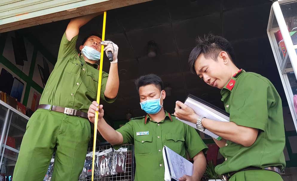 Thuc nghiem dieu tra vu chay chi nhanh ngan hang o TP.HCM hinh anh