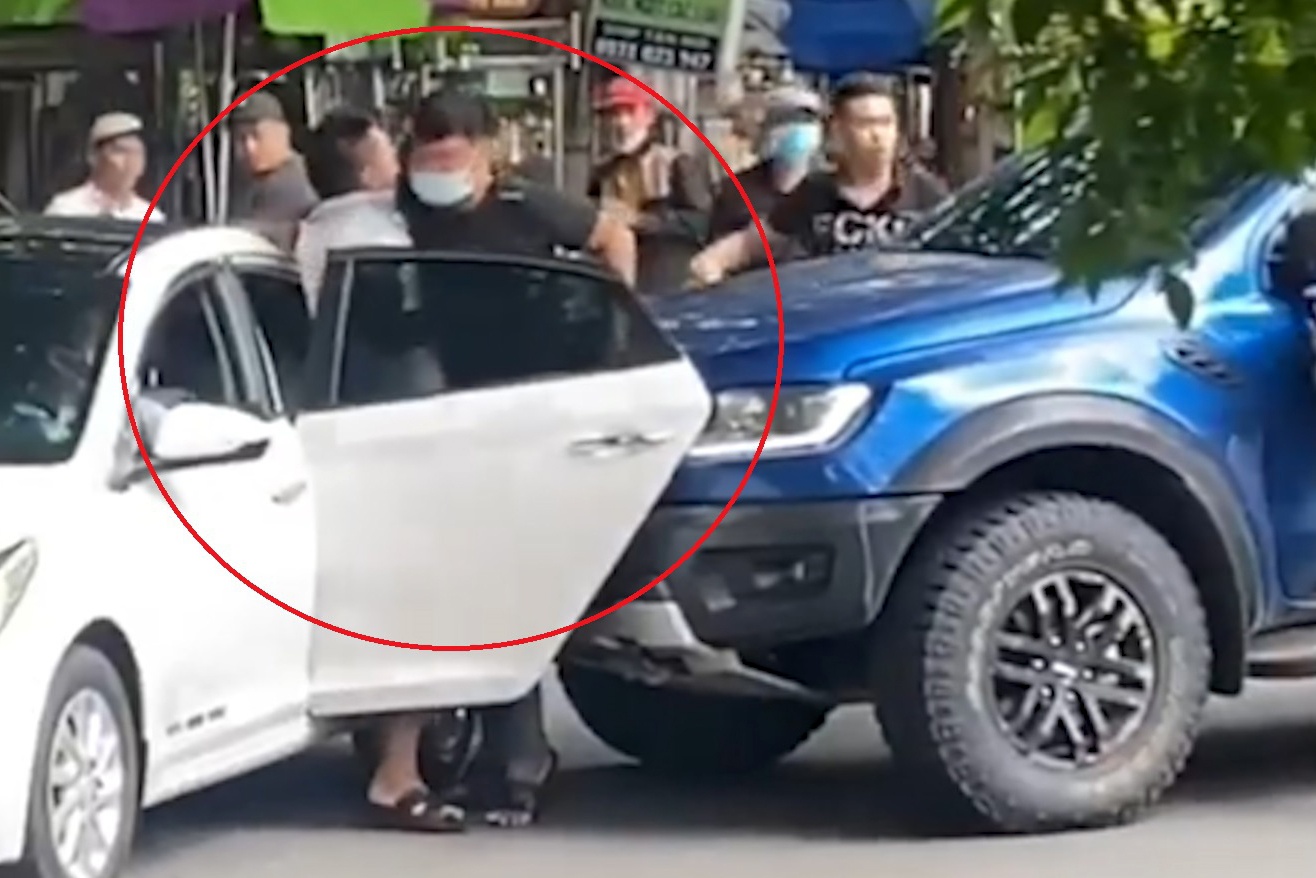 Bat 3 nguoi lien quan vu lao xe ban tai vao dam dong hinh anh