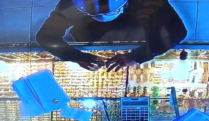 Vo mua vang roi cuop hinh anh