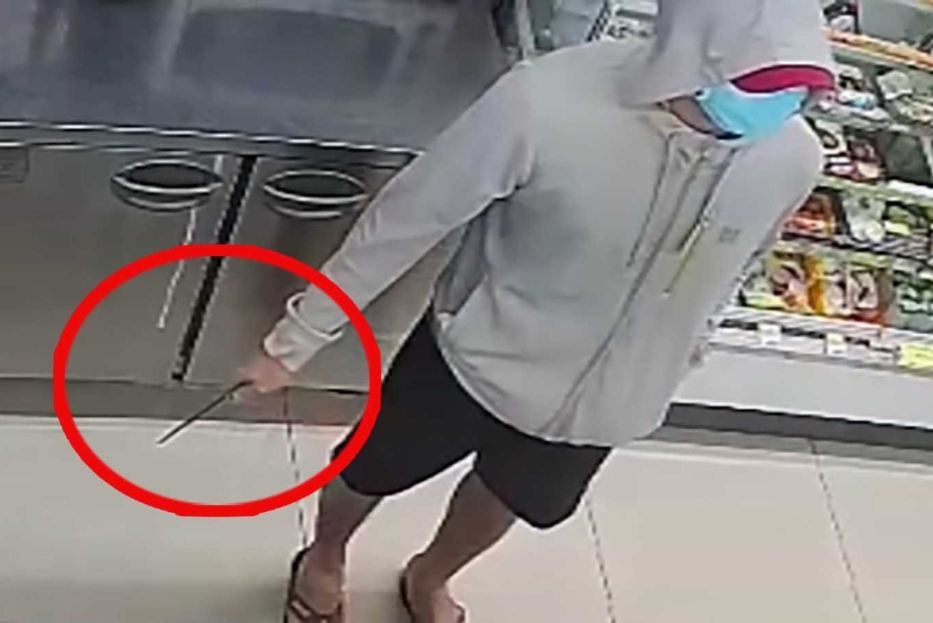 Khoi to ke cuop cua hang tien loi o TP.HCM hinh anh