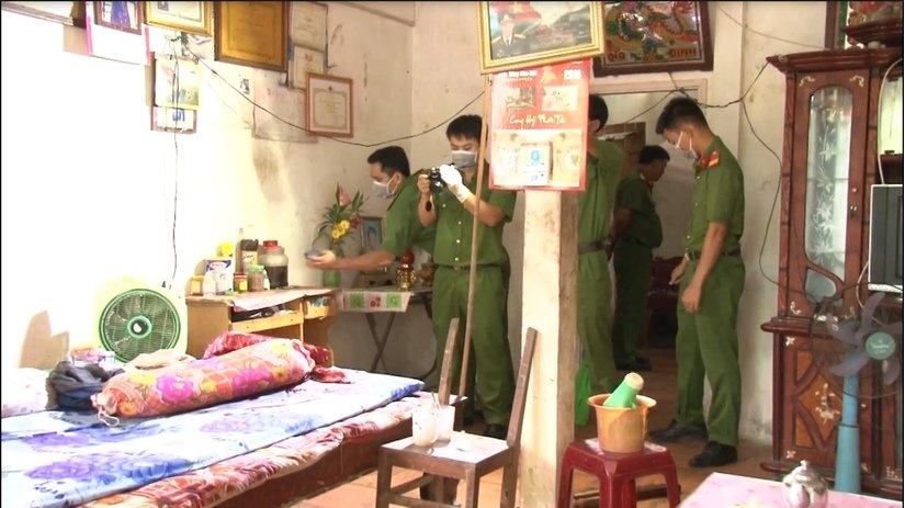 Nam thanh nien chet trong tu the tay chan bi troi o TP.HCM hinh anh