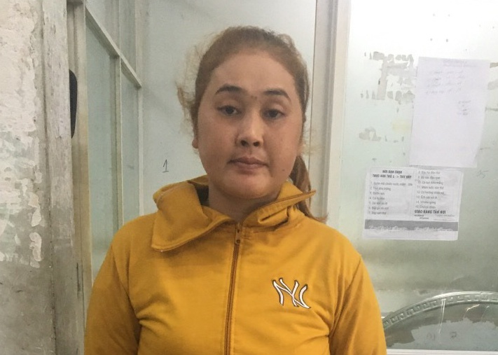 dung vang gia di cam co anh 1