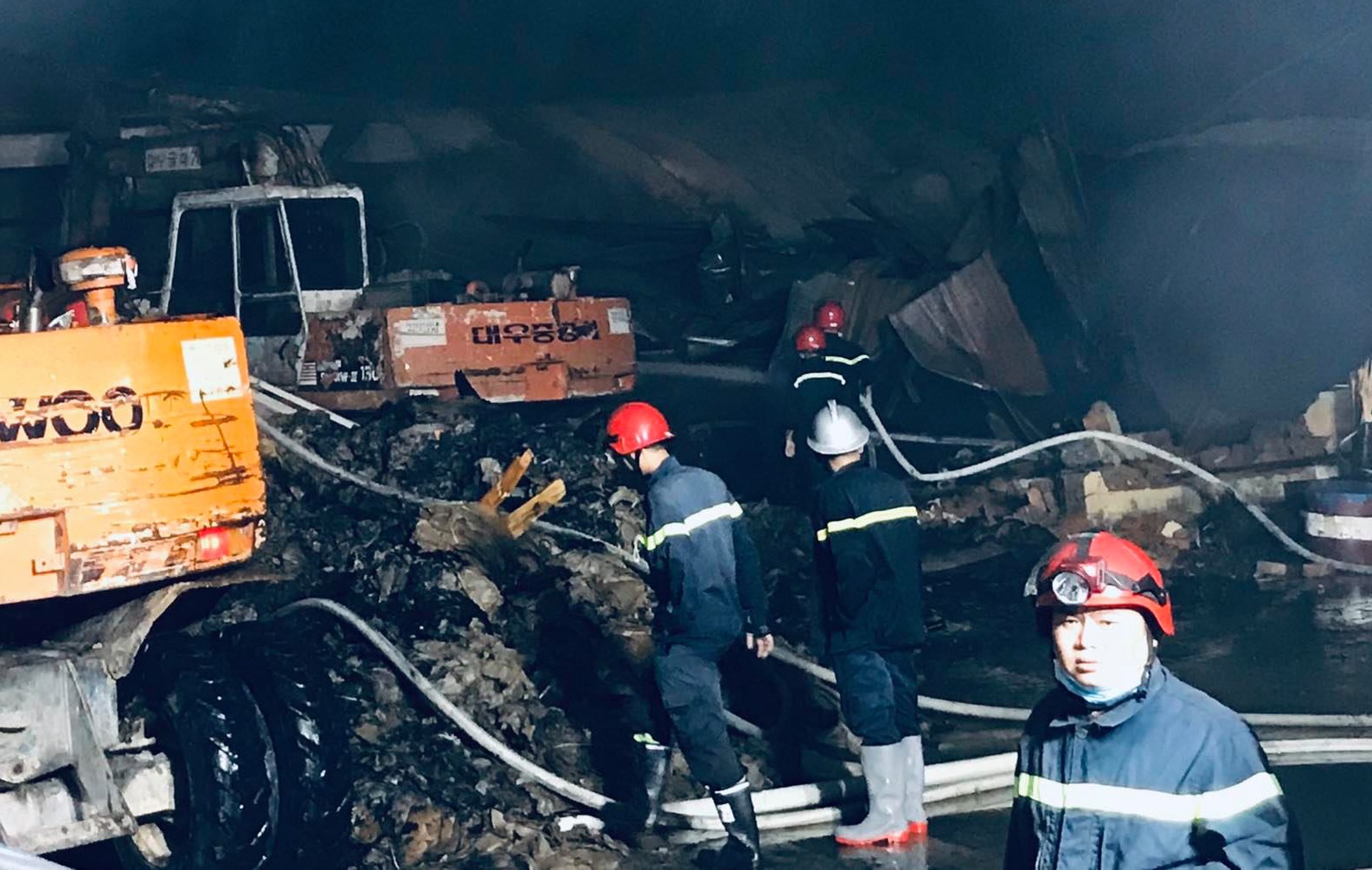 Chay xuong san xuat bao bi rong 4.000 m2 hinh anh