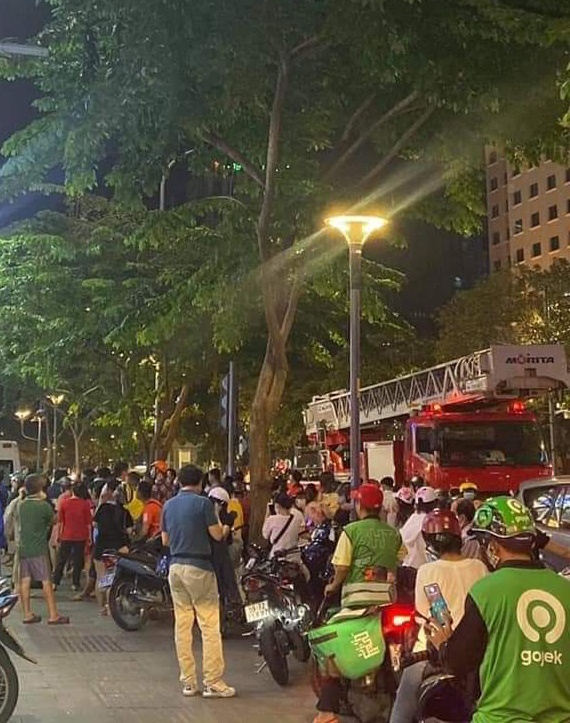 giai cuu nguoi phu nu roi lau anh 1