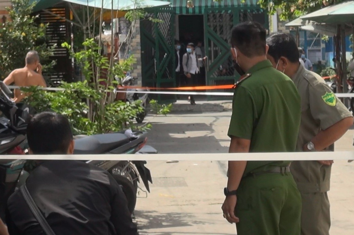 Nhan vien quan lau o TP.HCM bi dam chet hinh anh