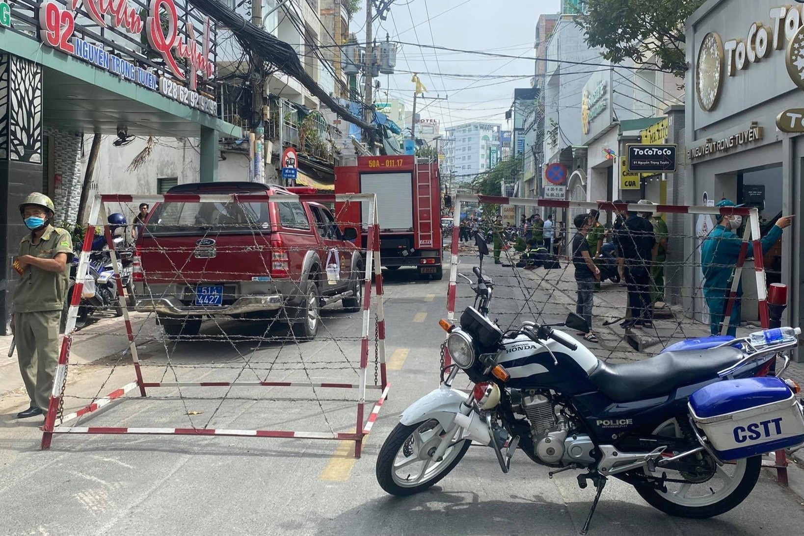 Phong toa duong de dieu tra vu no o TP.HCM hinh anh