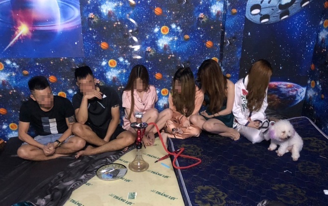 12 nguoi phe ma tuy trong chung cu o TP.HCM hinh anh