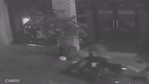 Co gai keo nga ke trom iPhone o TP.HCM hinh anh