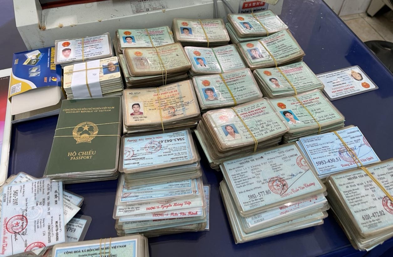 ban giay to gia qua mang anh 2