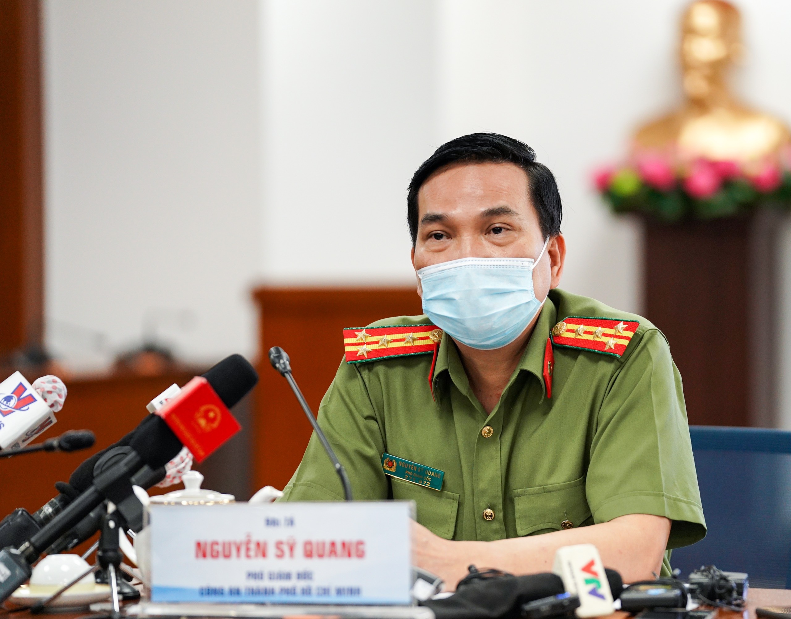 Khoi to nam tiep vien hang khong lam lay lan dich o TP.HCM hinh anh