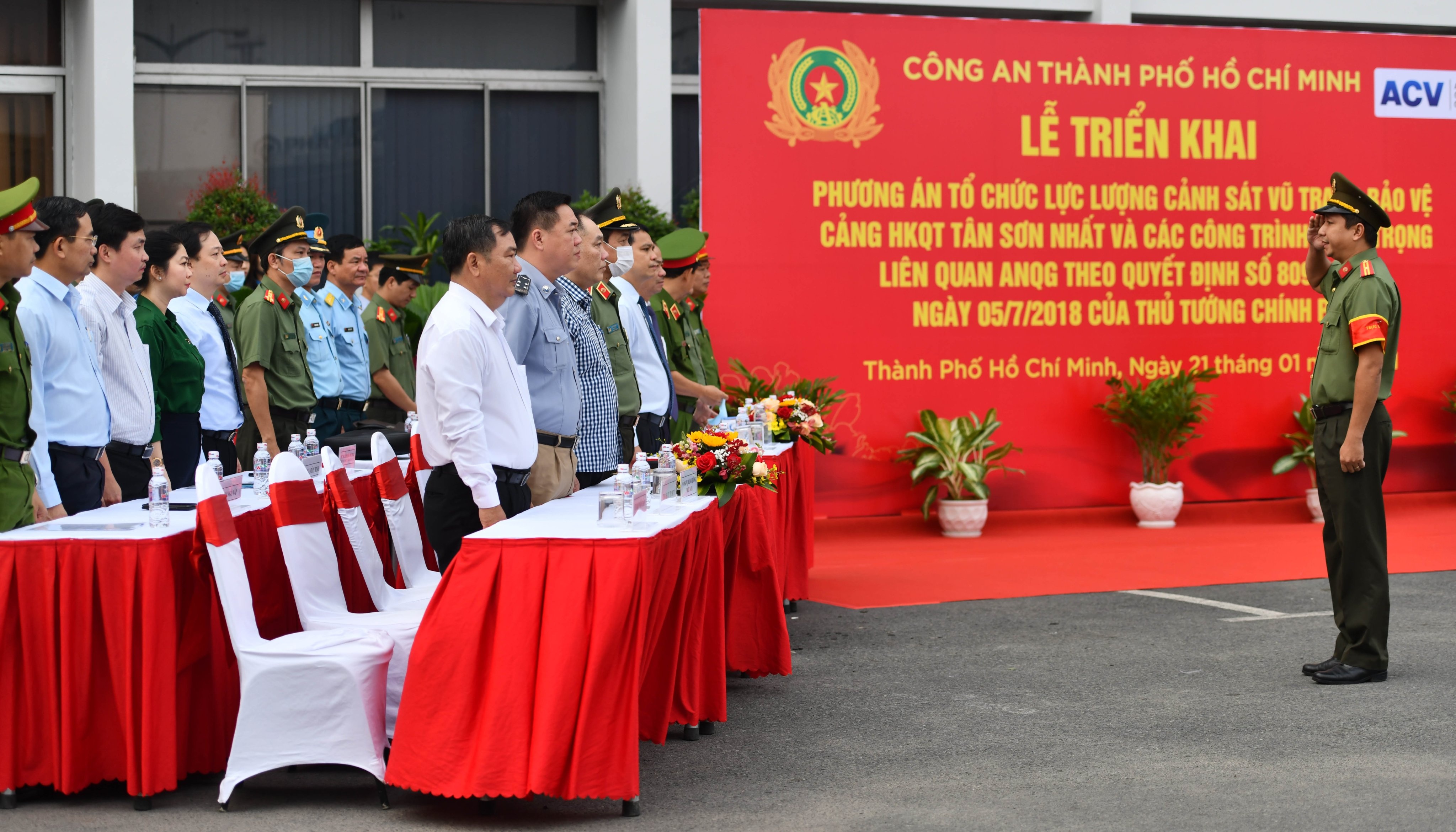 bao ve cang hang khong tan son nhat anh 1