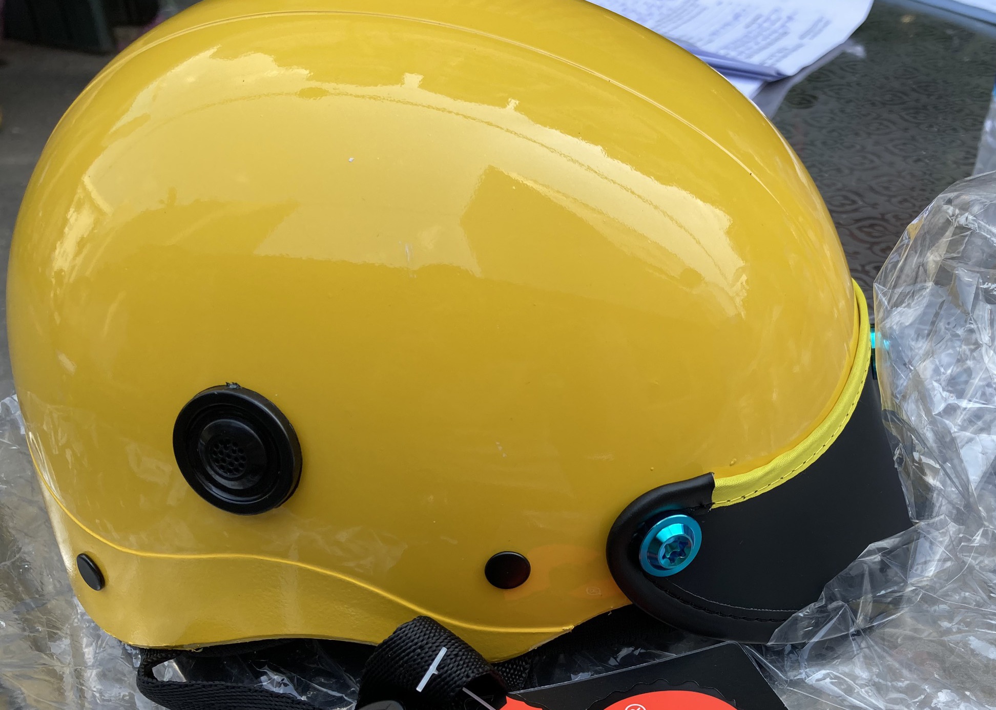 Hon 4.000 mu bao hiem o TP.HCM khong ro nguon goc hinh anh